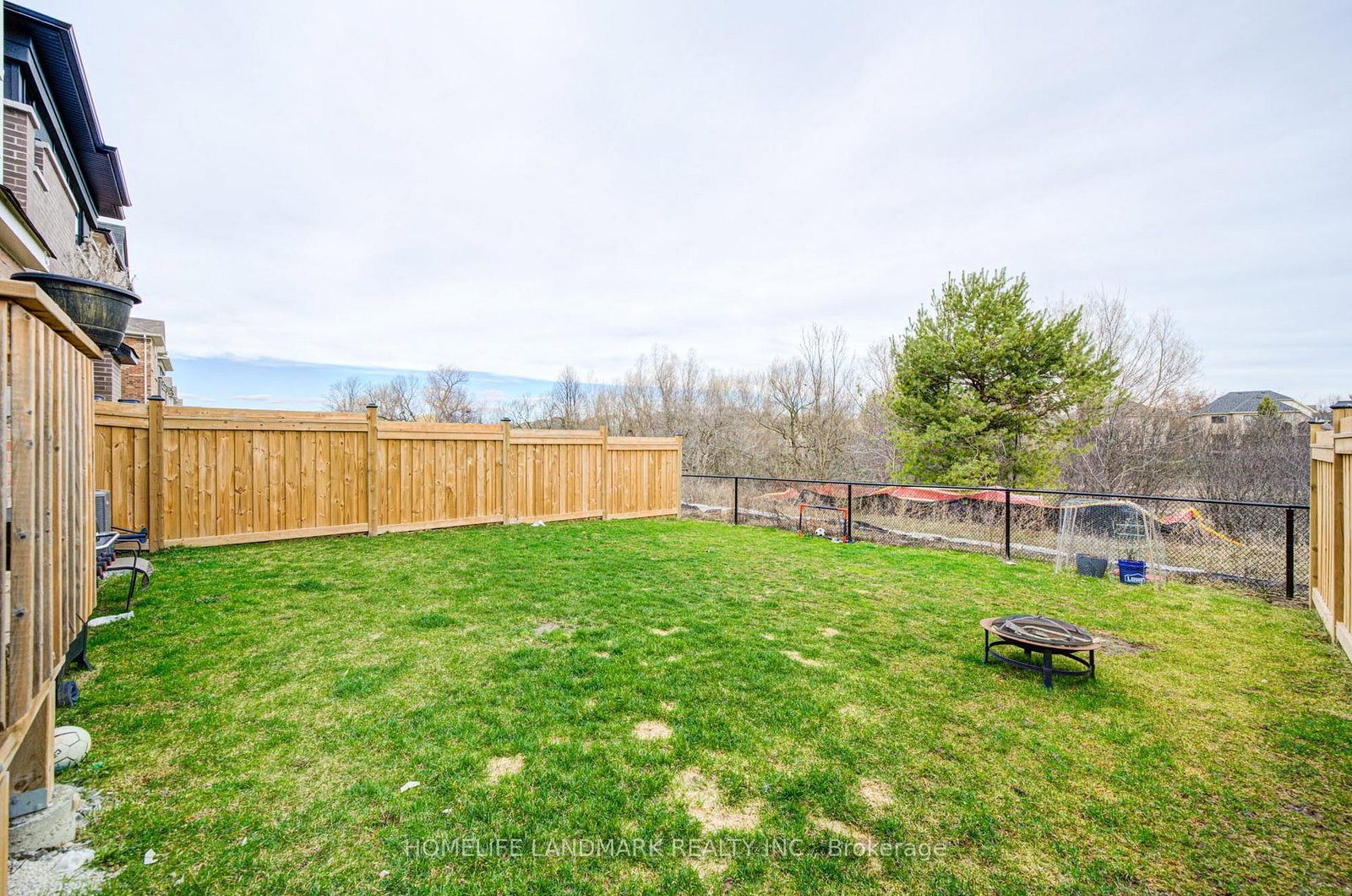 Detached House for sale at 106 Barkerville Drive, Whitby, Ontario, L1P 0L8 - Rural Whitby - MLS: E12999406