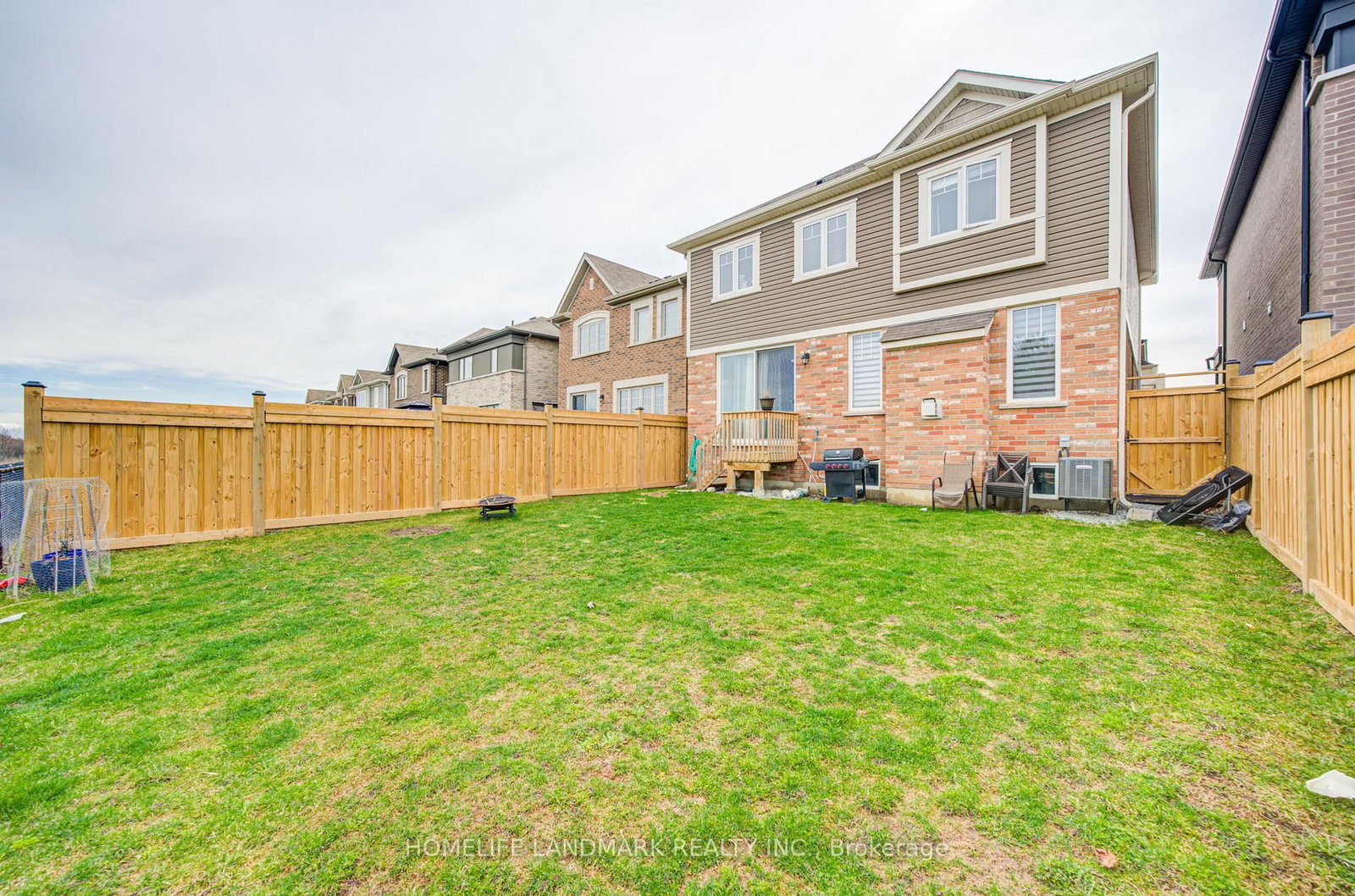 Detached House for sale at 106 Barkerville Drive, Whitby, Ontario, L1P 0L8 - Rural Whitby - MLS: E12999406