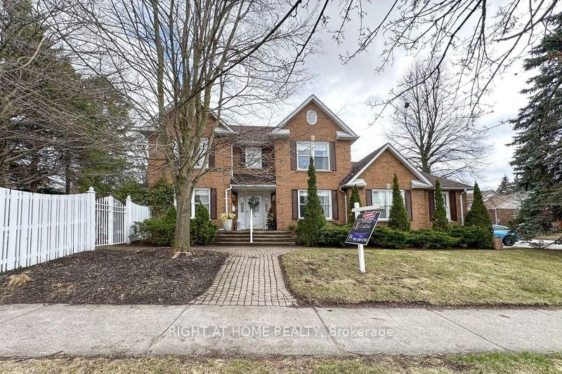 3 Hampstead Gate E, Clarington, L1E 1V2 | Image 2
