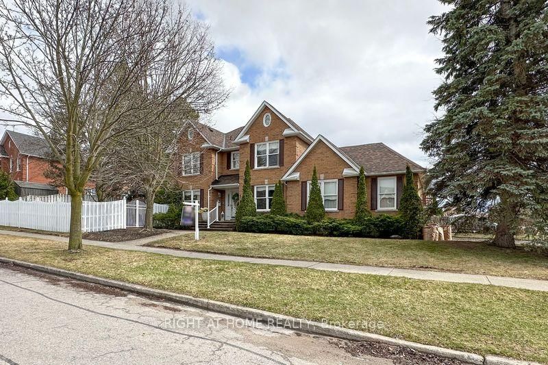3 Hampstead Gate E, Clarington, L1E 1V2 | Image 3