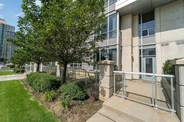 Th122 - 38 Lee Centre Drive