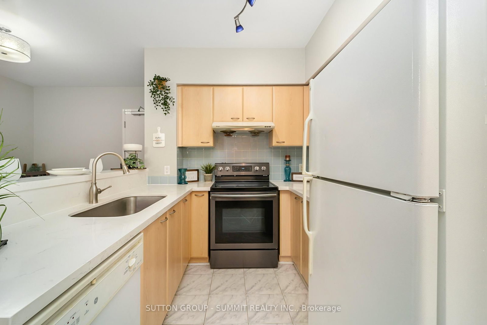 38 Lee Centre Drive, Unit Th122 - Photo 4