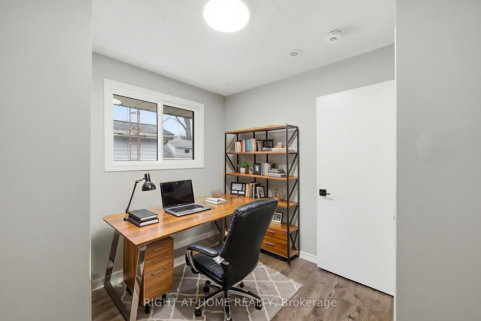 1418 Simcoe Street N - Photo 11