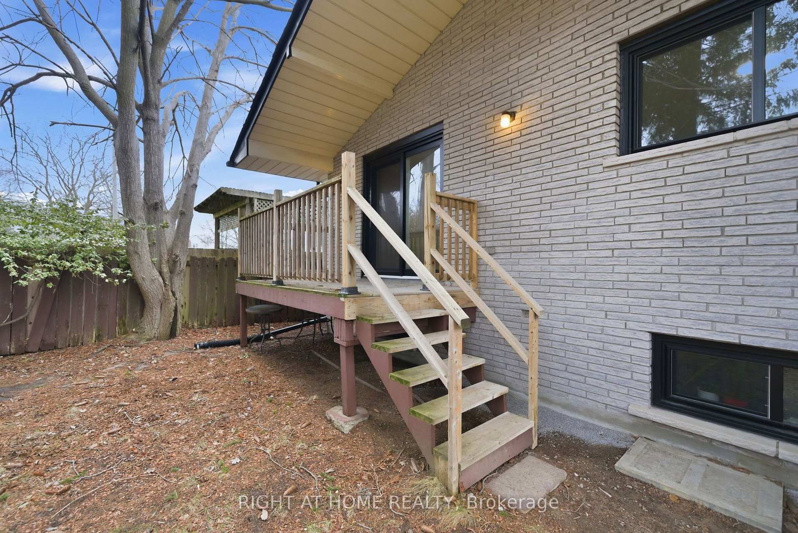 1418 Simcoe Street N - Photo 12