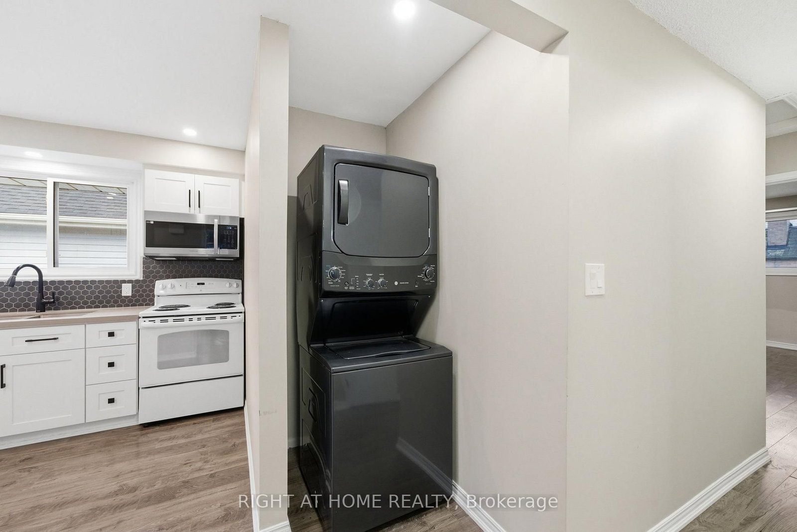 1418 Simcoe Street N - Photo 5