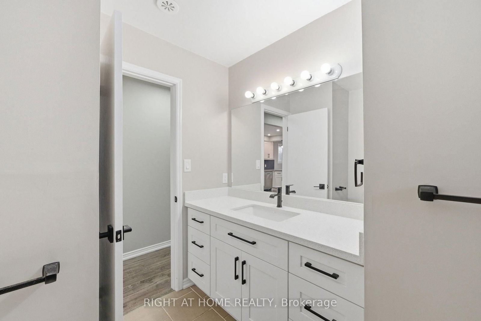 1418 Simcoe Street N - Photo 9