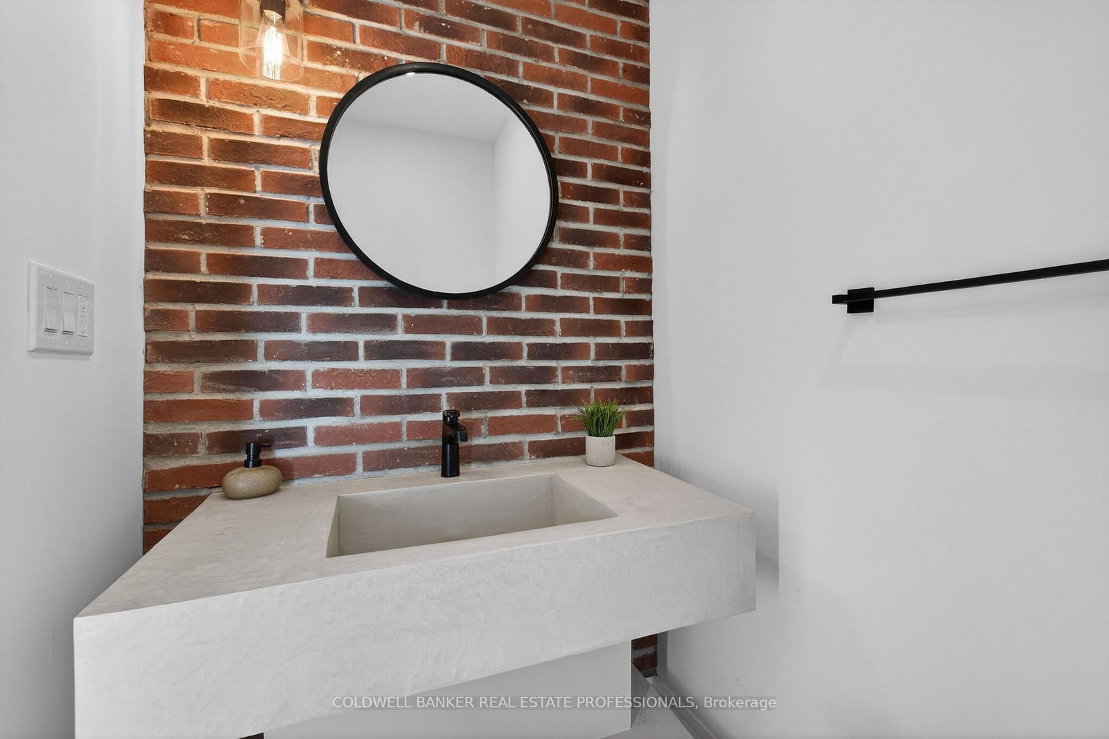 Detached House for sale at 3 Milton Road, Toronto, Ontario, M4J 4V1 - East York - MLS: E12999802