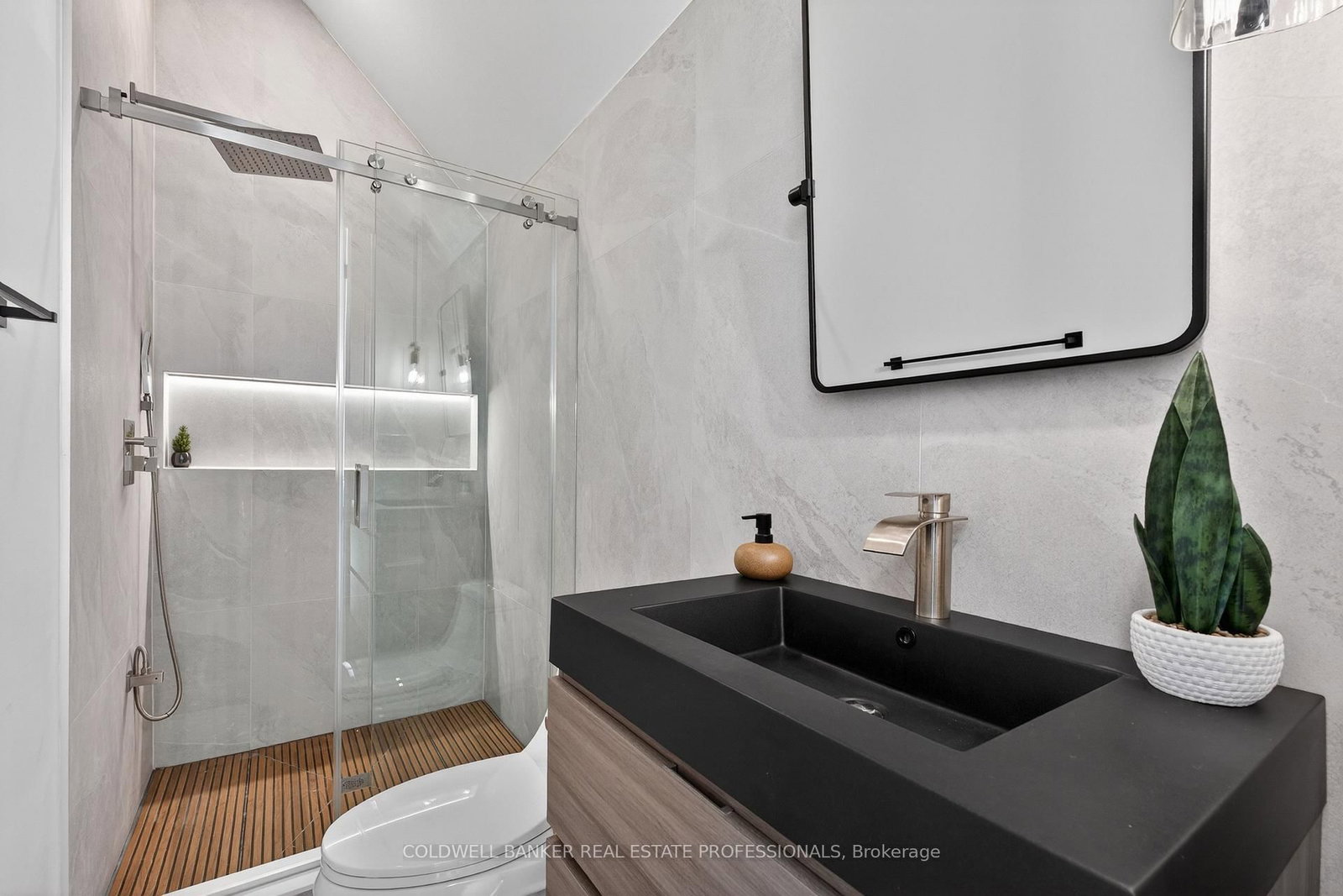 Detached House for sale at 3 Milton Road, Toronto, Ontario, M4J 4V1 - East York - MLS: E12999802