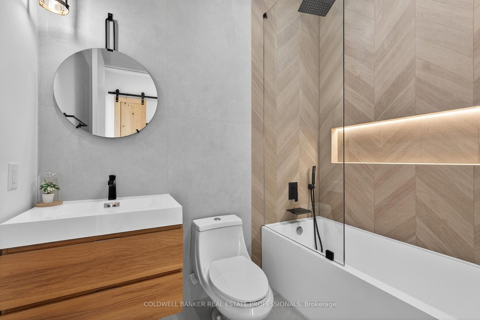 Detached House for sale at 3 Milton Road, Toronto, Ontario, M4J 4V1 - East York - MLS: E12999802