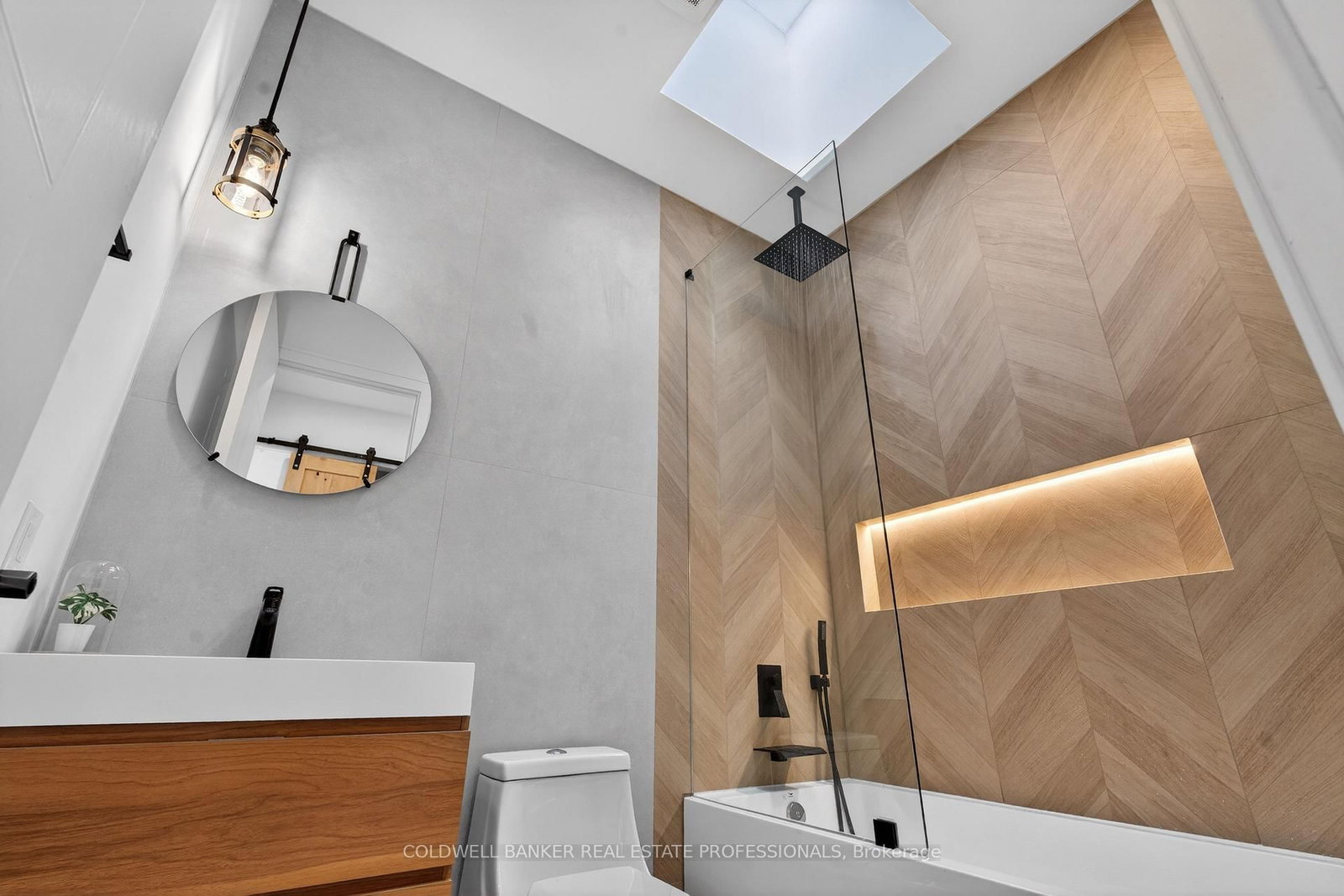 Detached House for sale at 3 Milton Road, Toronto, Ontario, M4J 4V1 - East York - MLS: E12999802