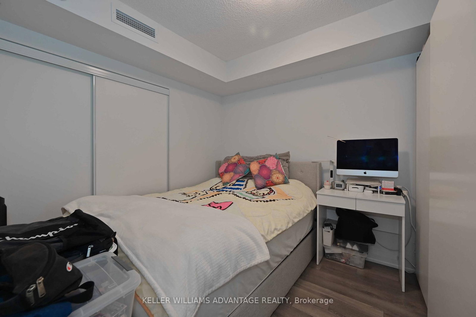 20 Meadowglen Place, Unit 728 - Photo 12