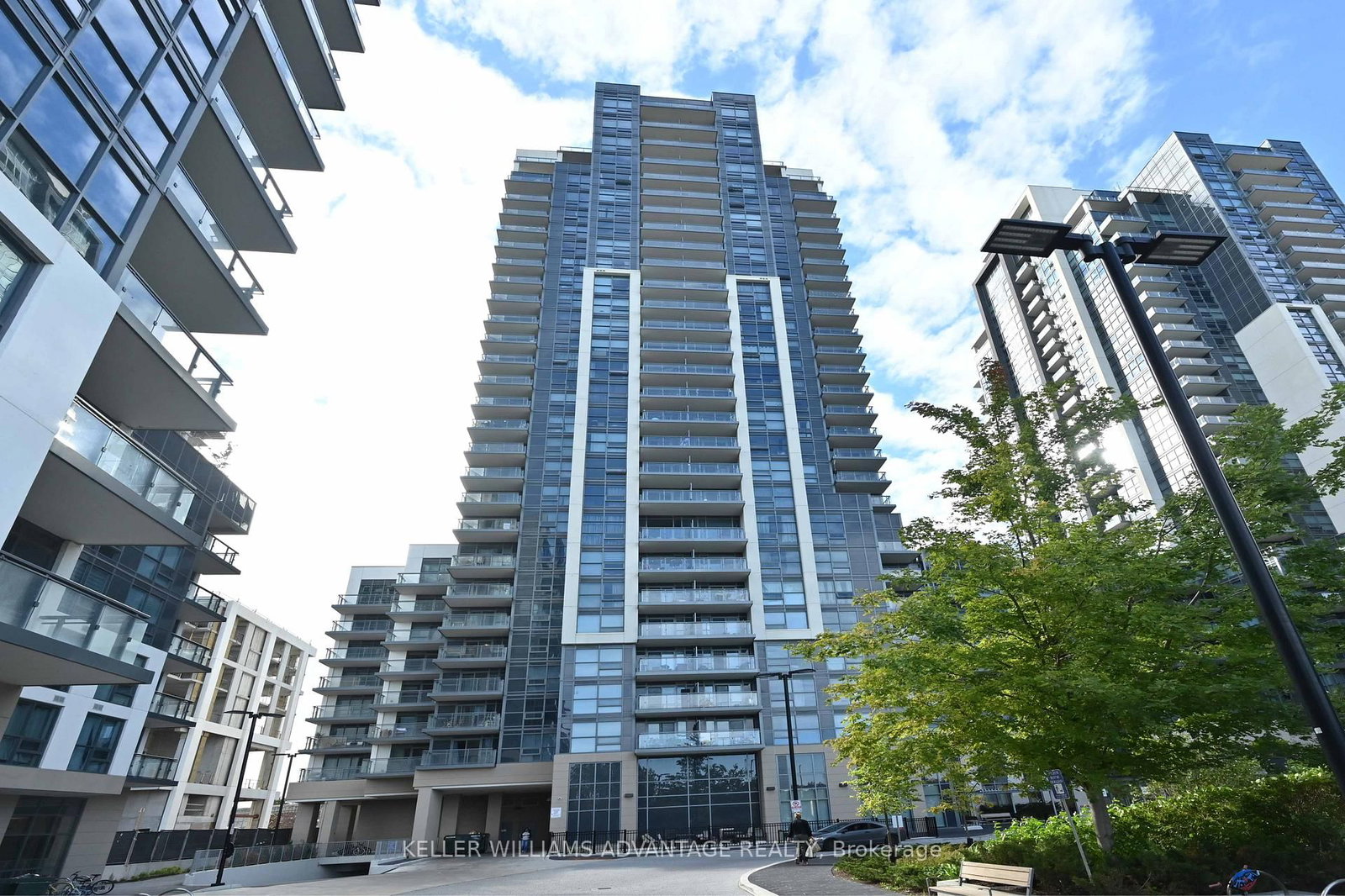 20 Meadowglen Place, Unit 728 - Photo 2