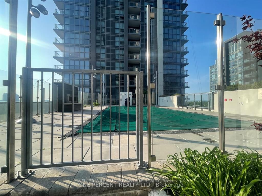 20 Meadowglen Place, Unit 728 - Photo 23