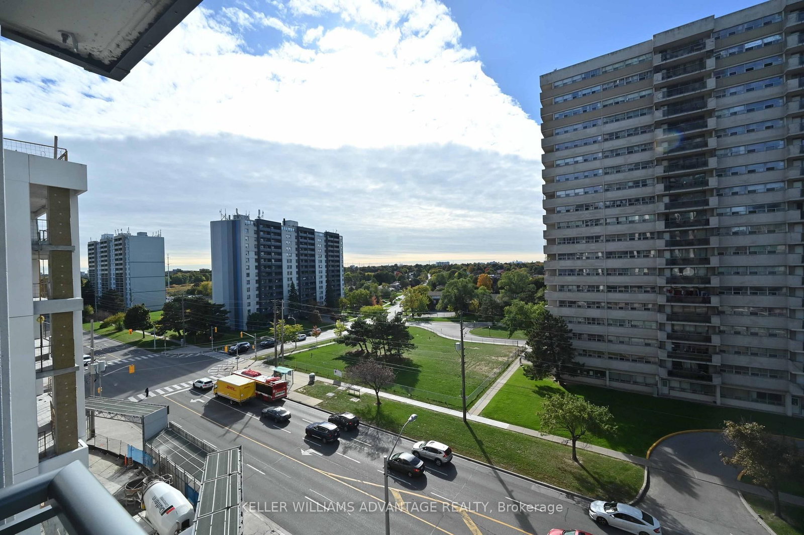20 Meadowglen Place, Unit 728 - Photo 4