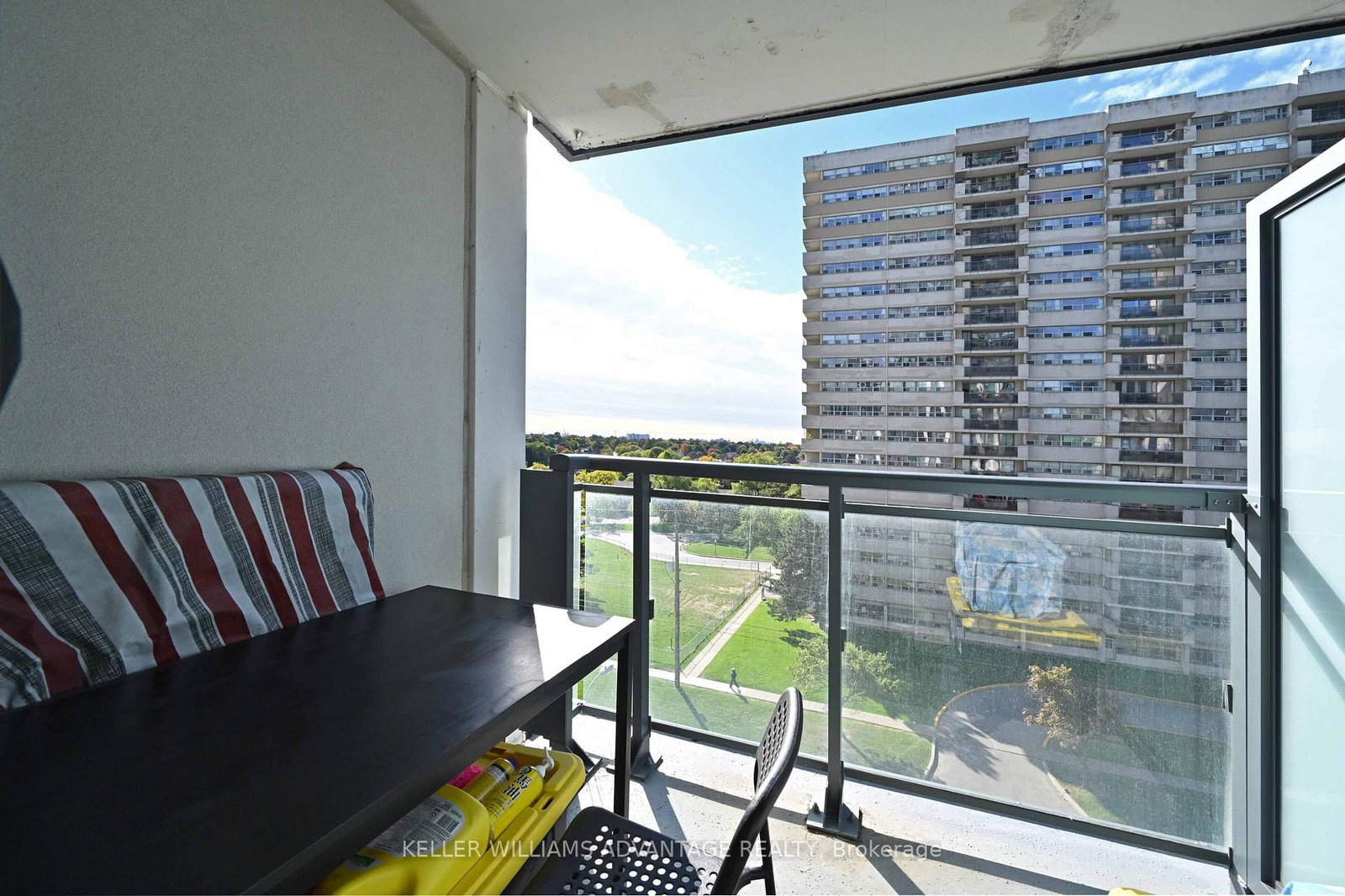 20 Meadowglen Place, Unit 728 - Photo 5