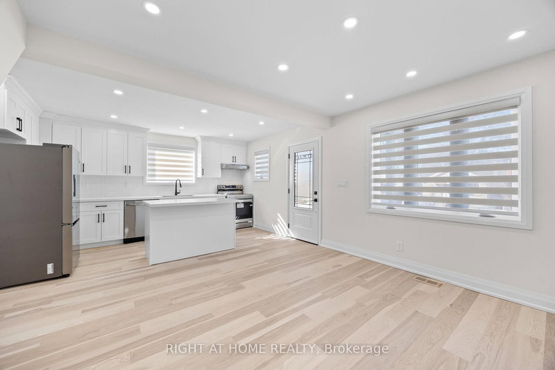 961 Victoria Park Ave, Toronto, M4B 2J4 | Image 2