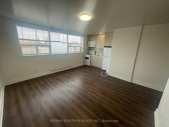 1 - 1991 Lawrence Avenue E