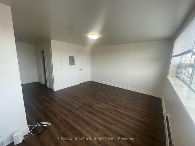 1 - 1991 Lawrence Avenue E