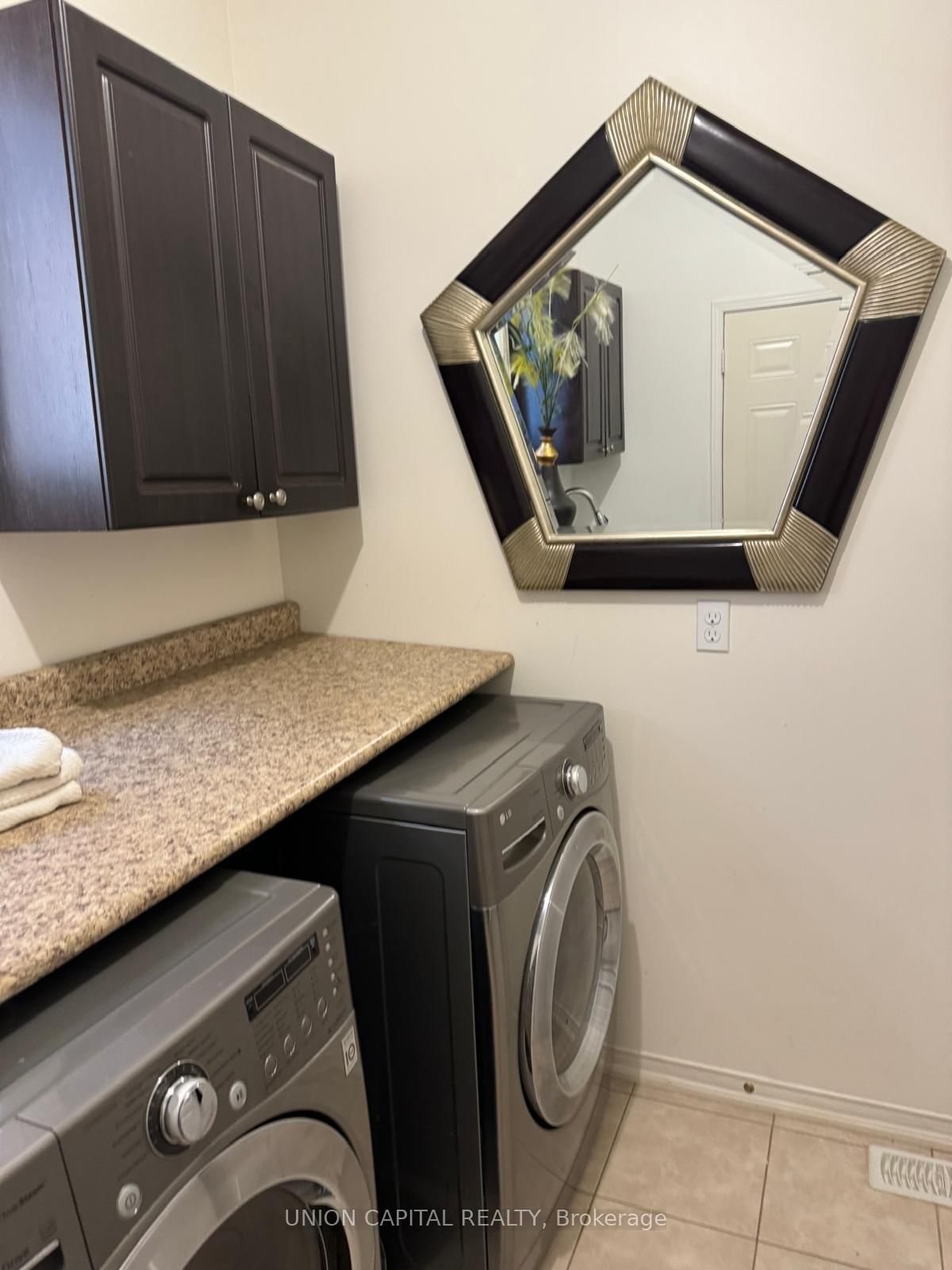 21 Denbury Court, Unit Room B - Photo 7