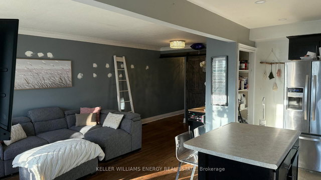 195 Waverly Street S