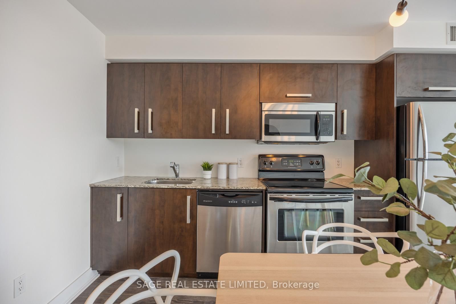 1048 Broadview Avenue, Unit 506 - Photo 7
