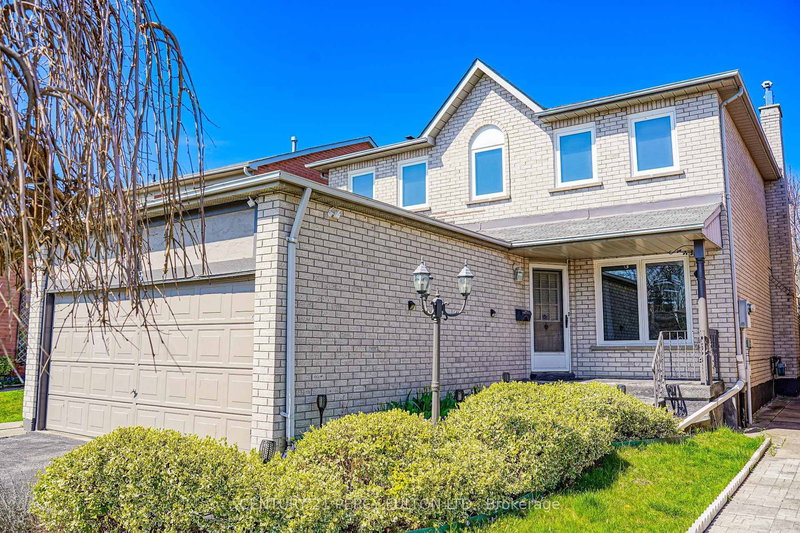 1525 Sturgeon Crt, Pickering, L1V 5P6 | Image 2