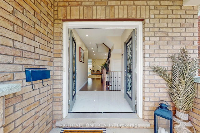 1733 FREDERICK MASON Drive E