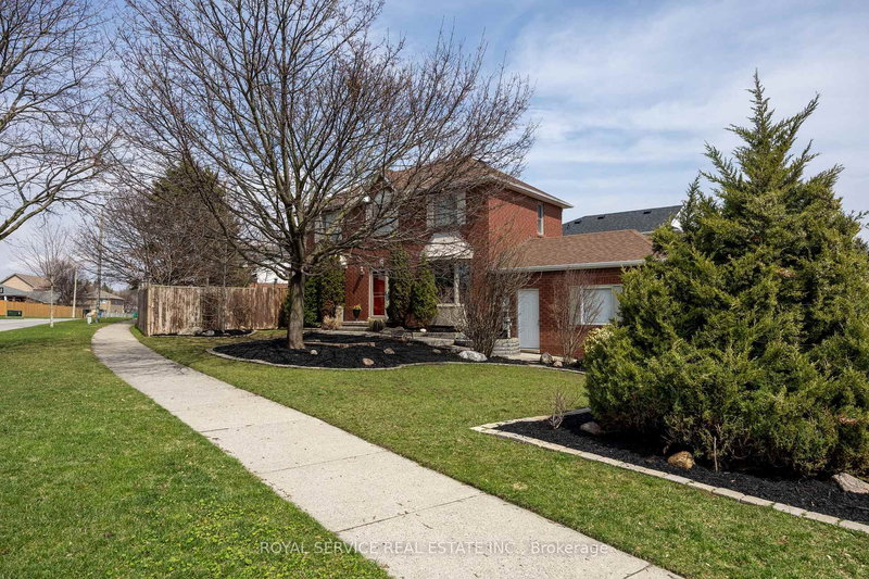 41 Apple Blossom Blvd, Clarington, L1C 4L9 | Image 2