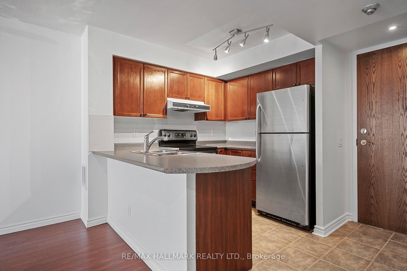 1863 Queen Street E, Unit 406 - Photo 12