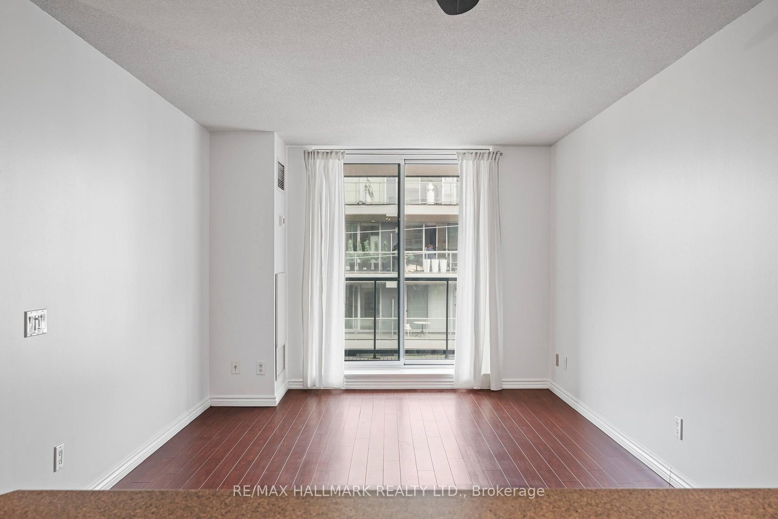 1863 Queen Street E, Unit 406 - Photo 15