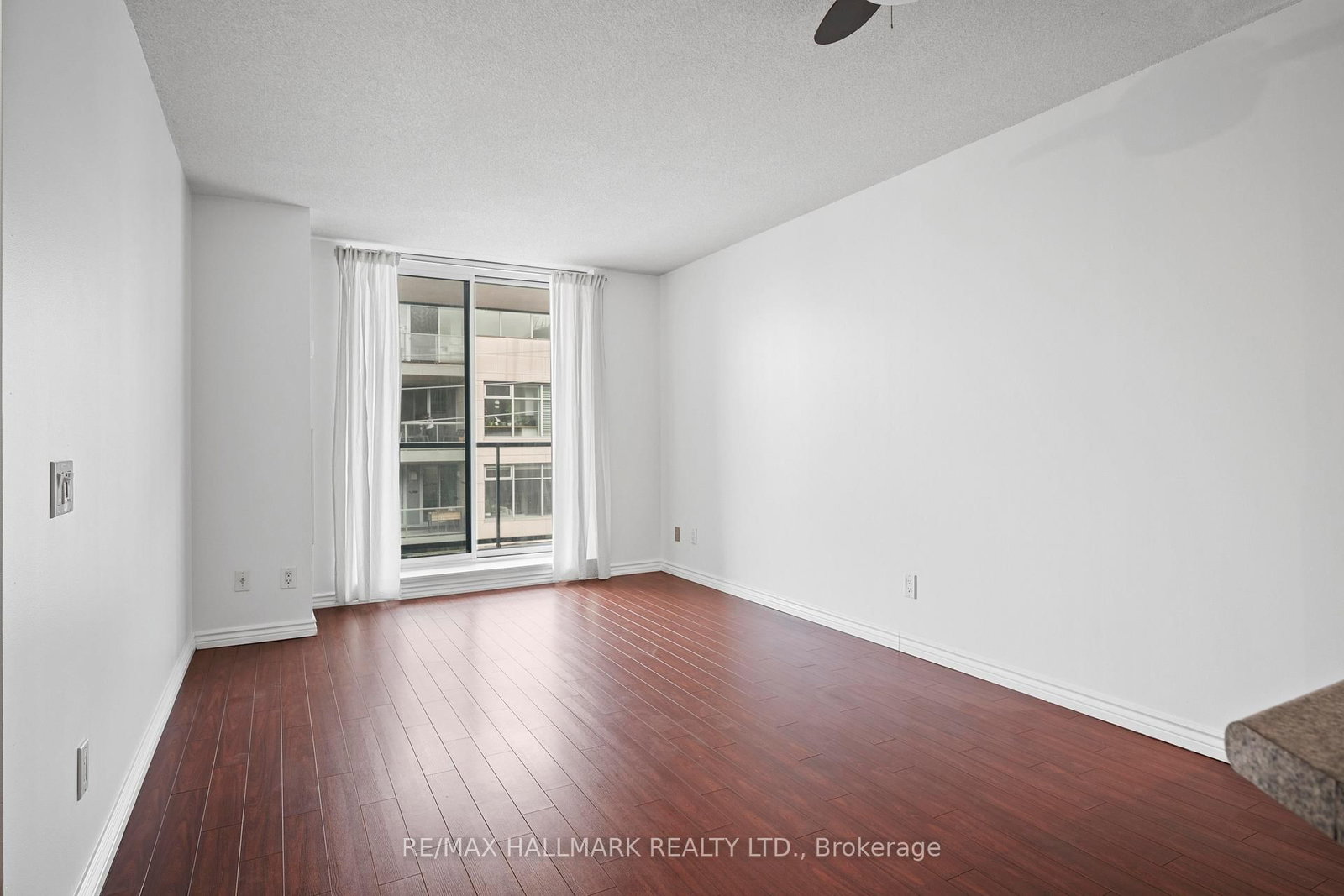 1863 Queen Street E, Unit 406 - Photo 17