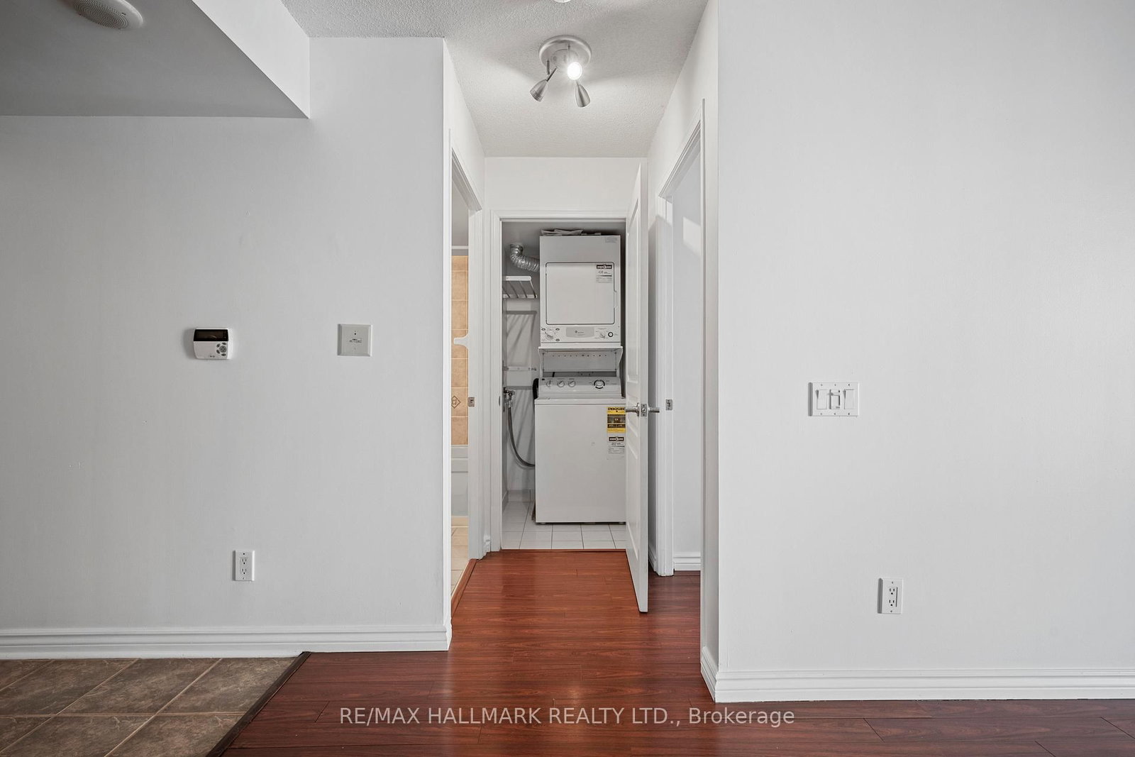 1863 Queen Street E, Unit 406 - Photo 19