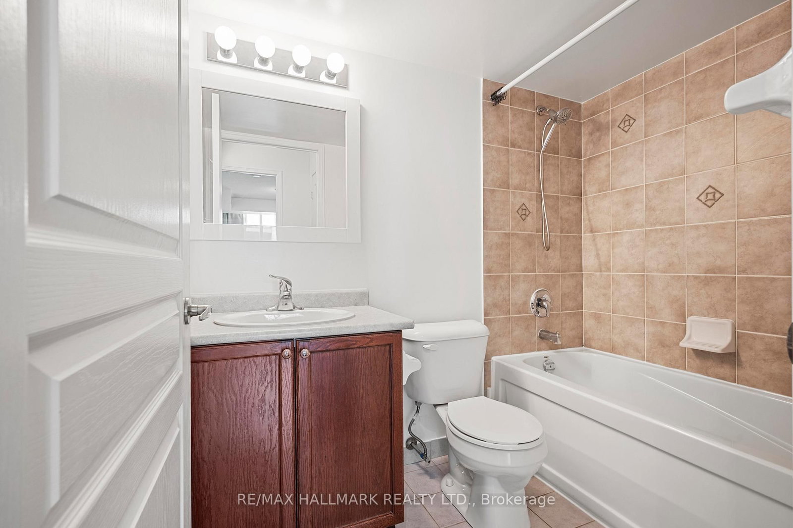 1863 Queen Street E, Unit 406 - Photo 21