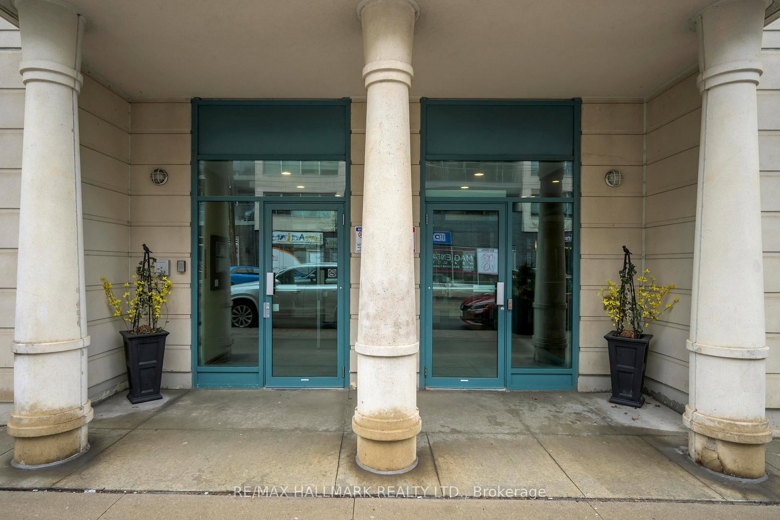 1863 Queen Street E, Unit 406 - Photo 3