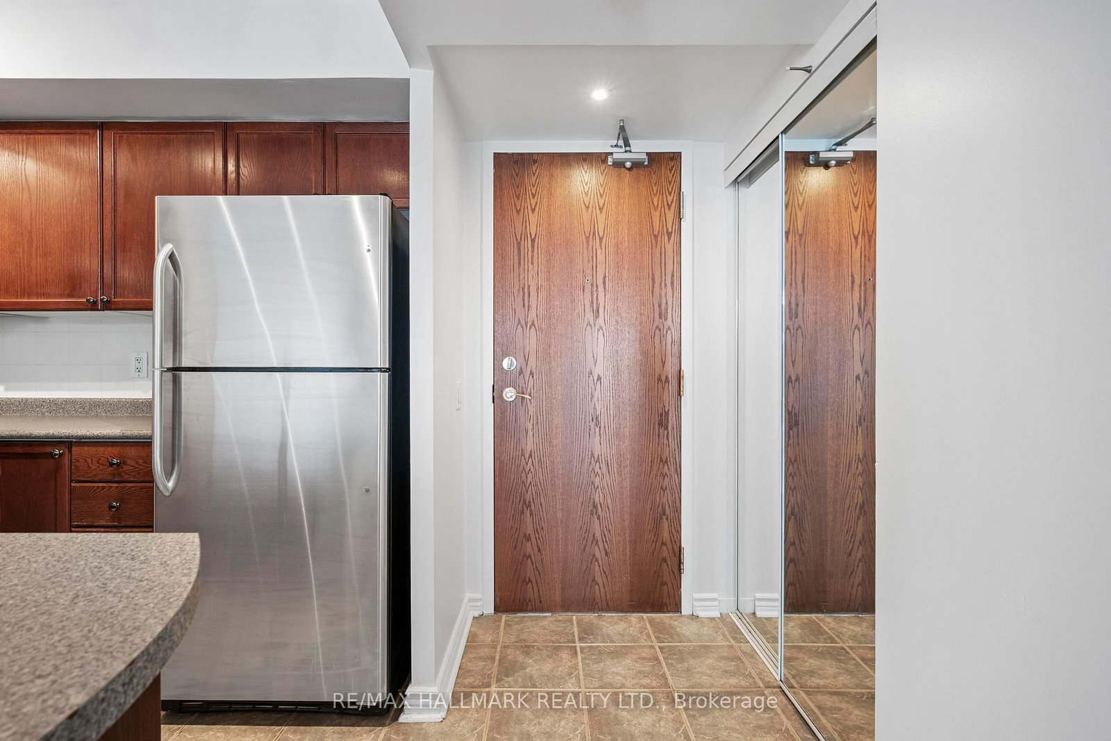 1863 Queen Street E, Unit 406 - Photo 6