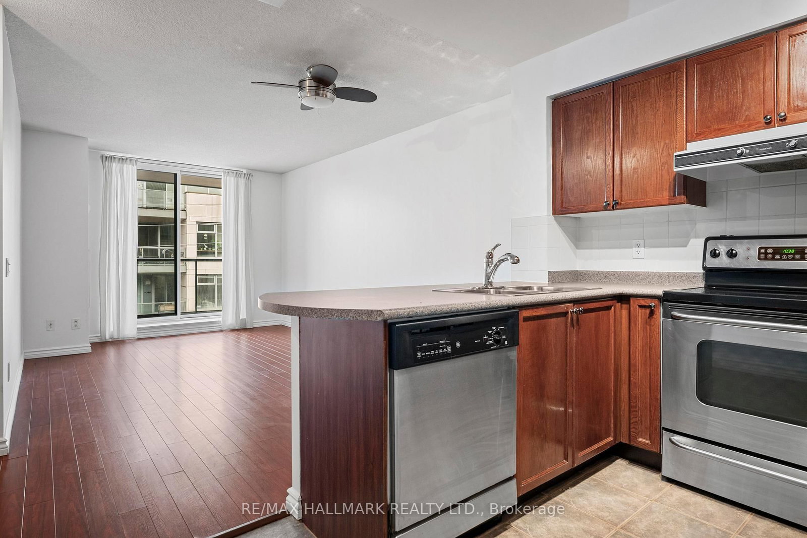 1863 Queen Street E, Unit 406 - Photo 8