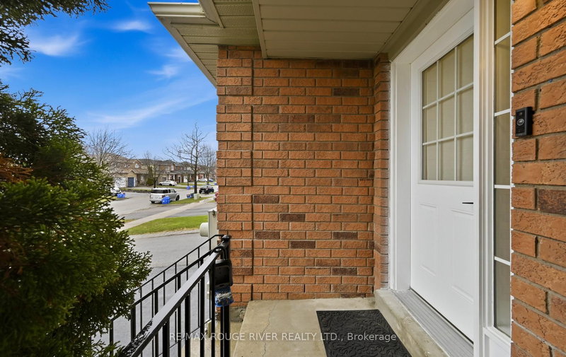 5 Somerscales Dr, Clarington, L1C 5B6 | Image 3