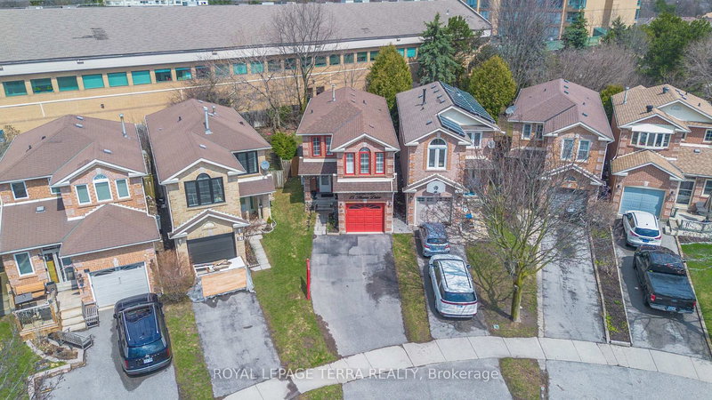 15 Heaver Dr, Whitby, L1N 9K4 | Image 2