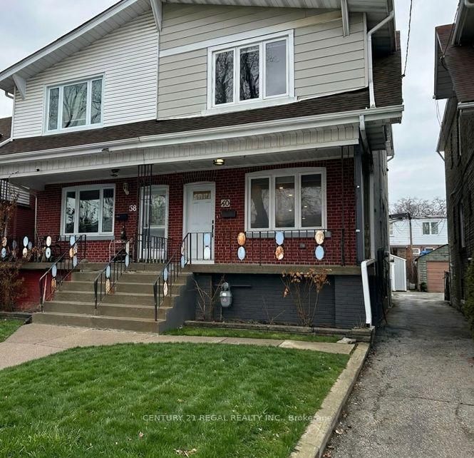 home for lease on 40 Glebeholme Boulevard