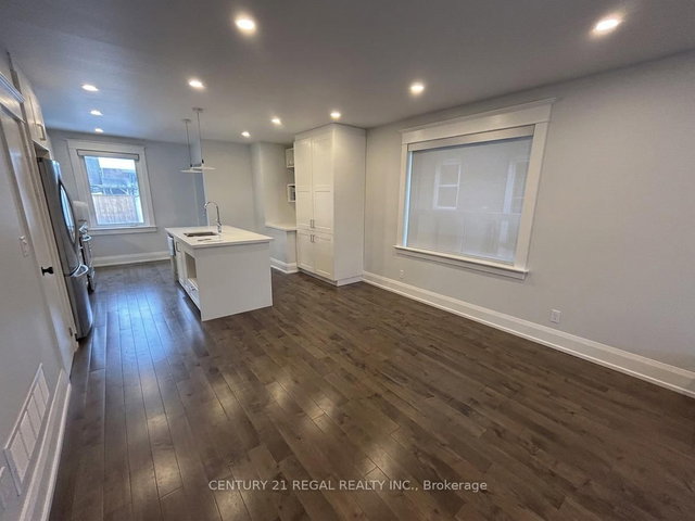 40 Glebeholme Boulevard