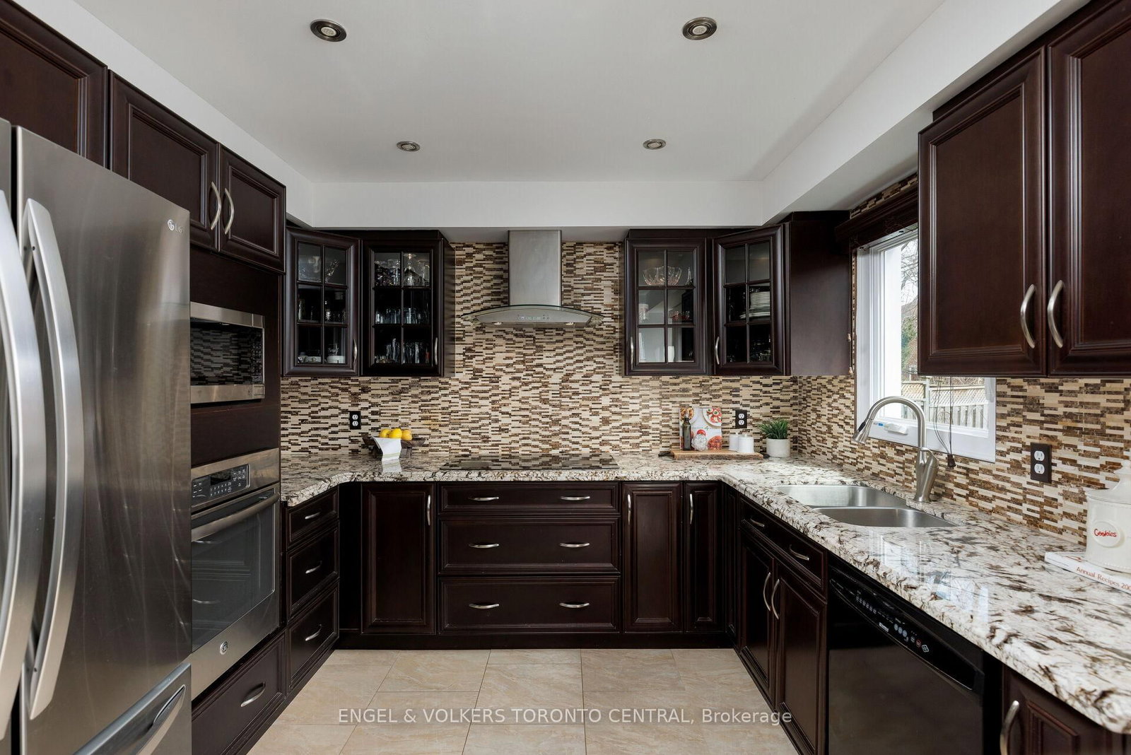 Detached House for sale at 1539 Nipissing Court, Pickering, Ontario, L1V 6T8 - Amberlea - MLS: E13003242