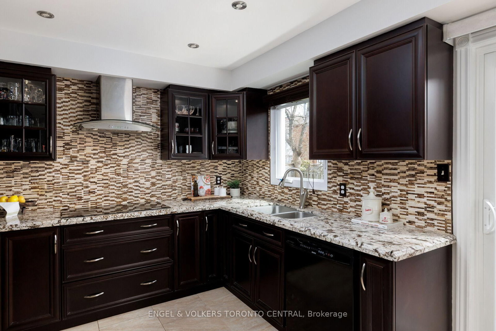 Detached House for sale at 1539 Nipissing Court, Pickering, Ontario, L1V 6T8 - Amberlea - MLS: E13003242