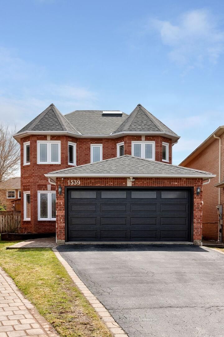 1539 Nipissing Crt, Pickering, L1V 6T8 | Image 2