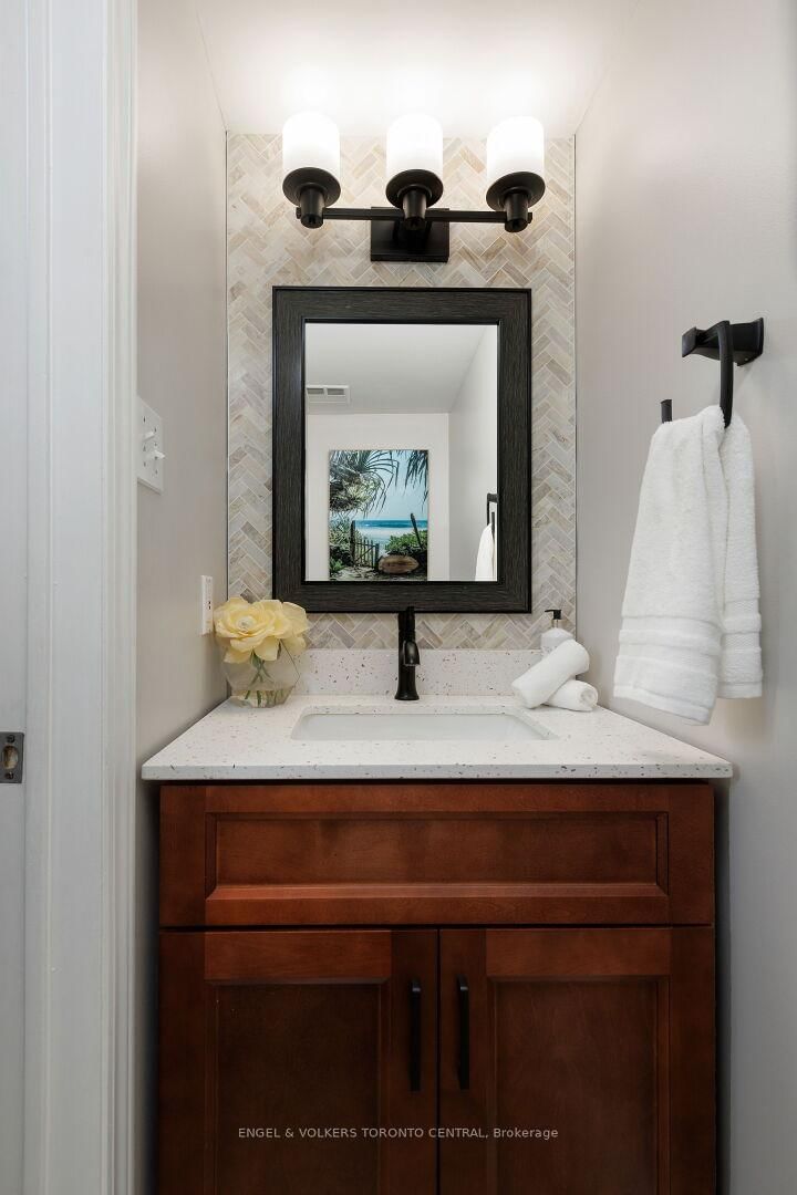 Detached House for sale at 1539 Nipissing Court, Pickering, Ontario, L1V 6T8 - Amberlea - MLS: E13003242