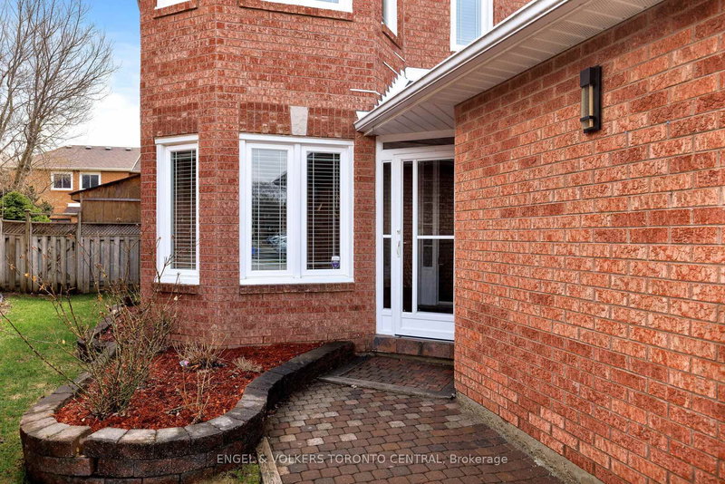 1539 Nipissing Crt, Pickering, L1V 6T8 | Image 3