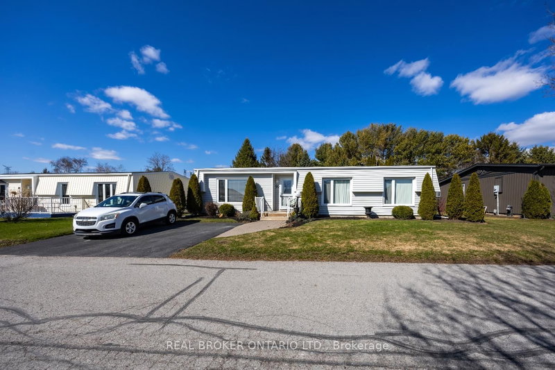 90 The Cove Rd, Clarington, L1B 1B5 | Image 2
