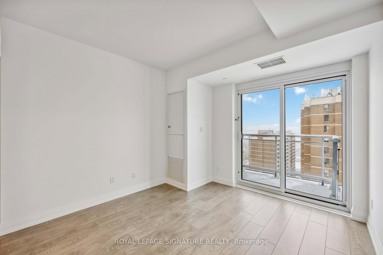 Condo for lease at 2405-286 Main Street, Toronto, Ontario, M4C 0B3 - East End-Danforth - MLS: E13003978