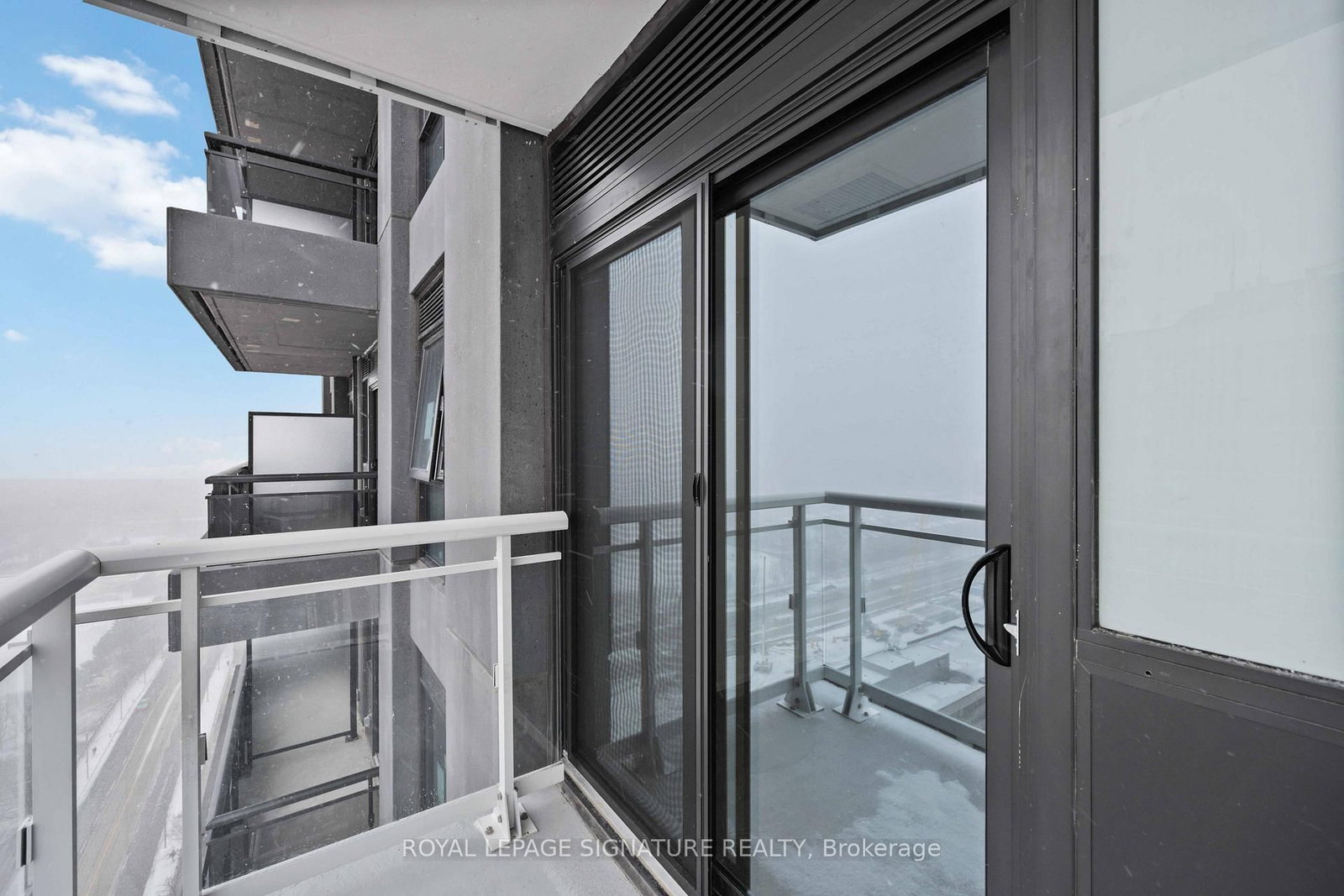 Condo for lease at 2405-286 Main Street, Toronto, Ontario, M4C 0B3 - East End-Danforth - MLS: E13003978