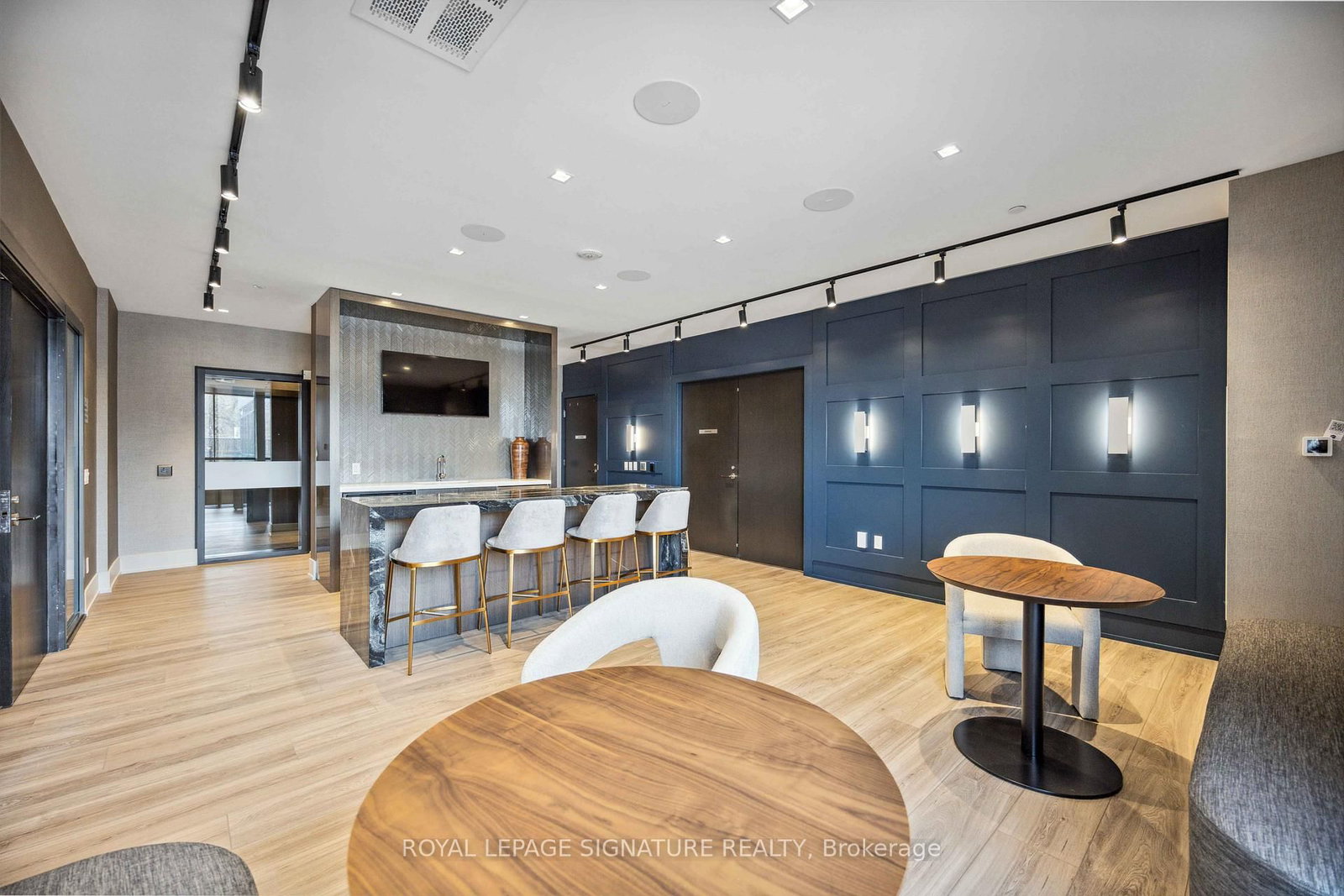 Condo for lease at 2405-286 Main Street, Toronto, Ontario, M4C 0B3 - East End-Danforth - MLS: E13003978