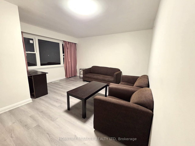 Main - 94 Taunton Road W